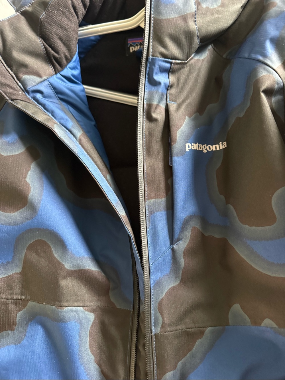 Patagonia boys Blue & Brown Camouflage ski coat!